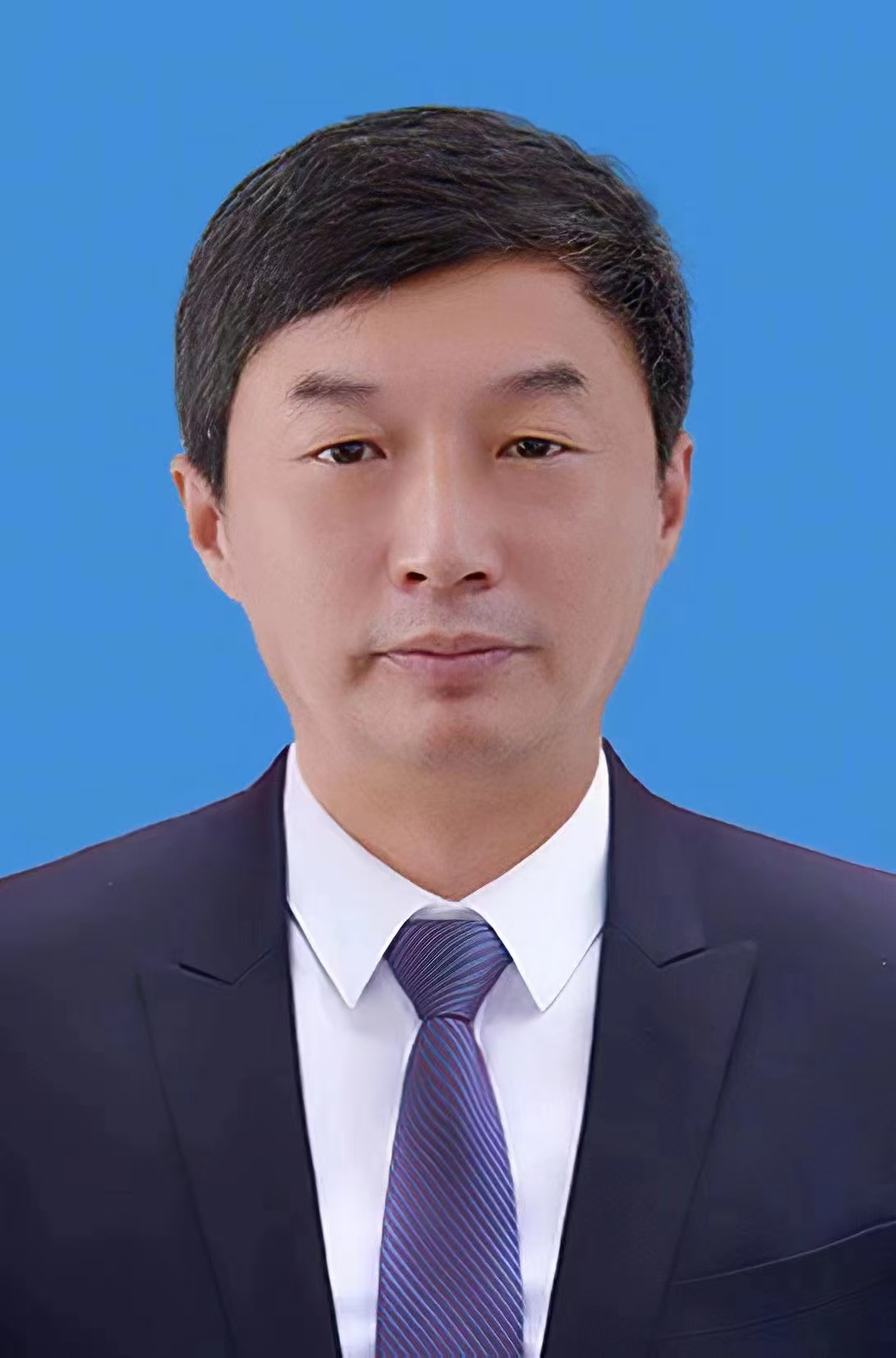 陳???巖